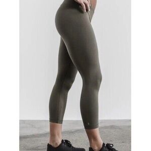 NOBULL size medium NWOT workout tights in dark fallen rock matte color